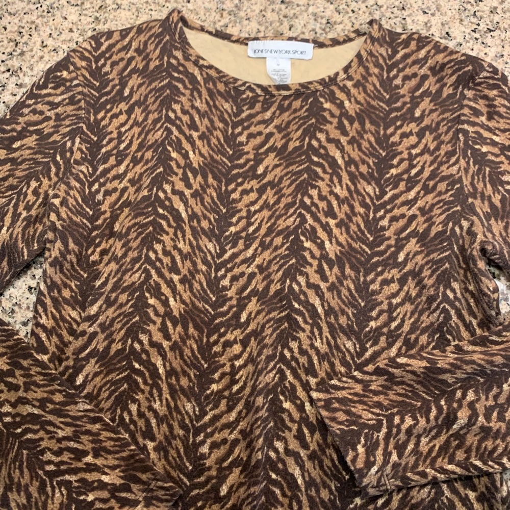 Cute soft cotton pullover top size M